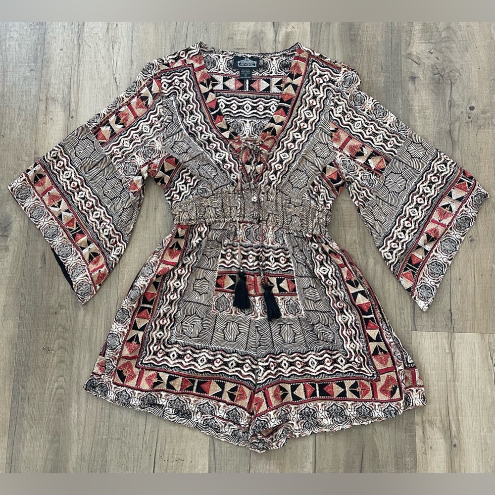 ANGIE Women’s romper. Size S